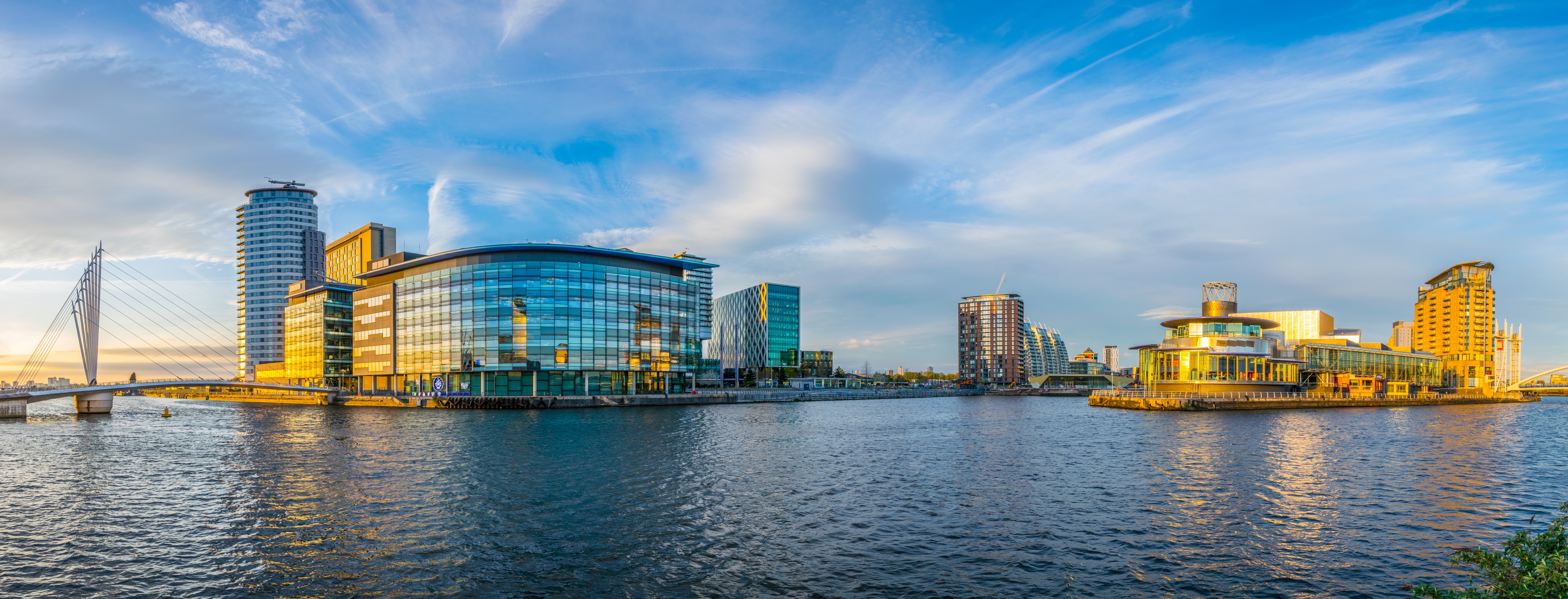 Fluege Manchester - Blick auf das Lowry Theater und Mediacity  in Manchester England