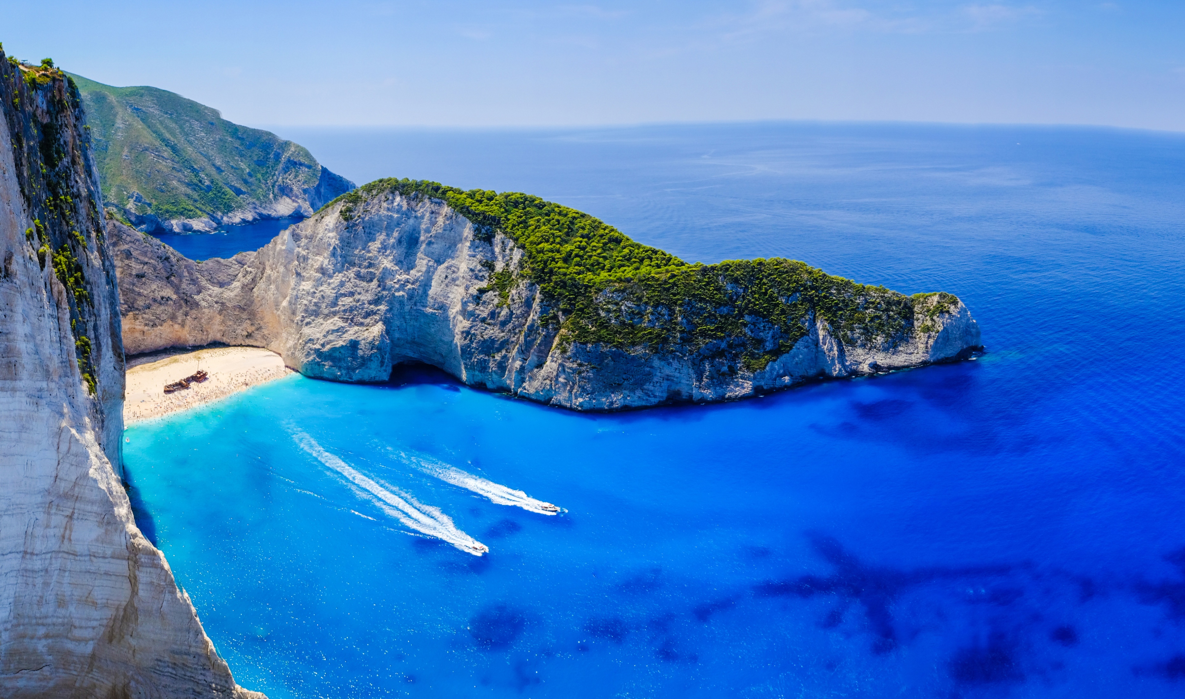 Flüge Zakynthos - Blick auf das Schiffswrack in der Navagio Bucht auf Zakynthos