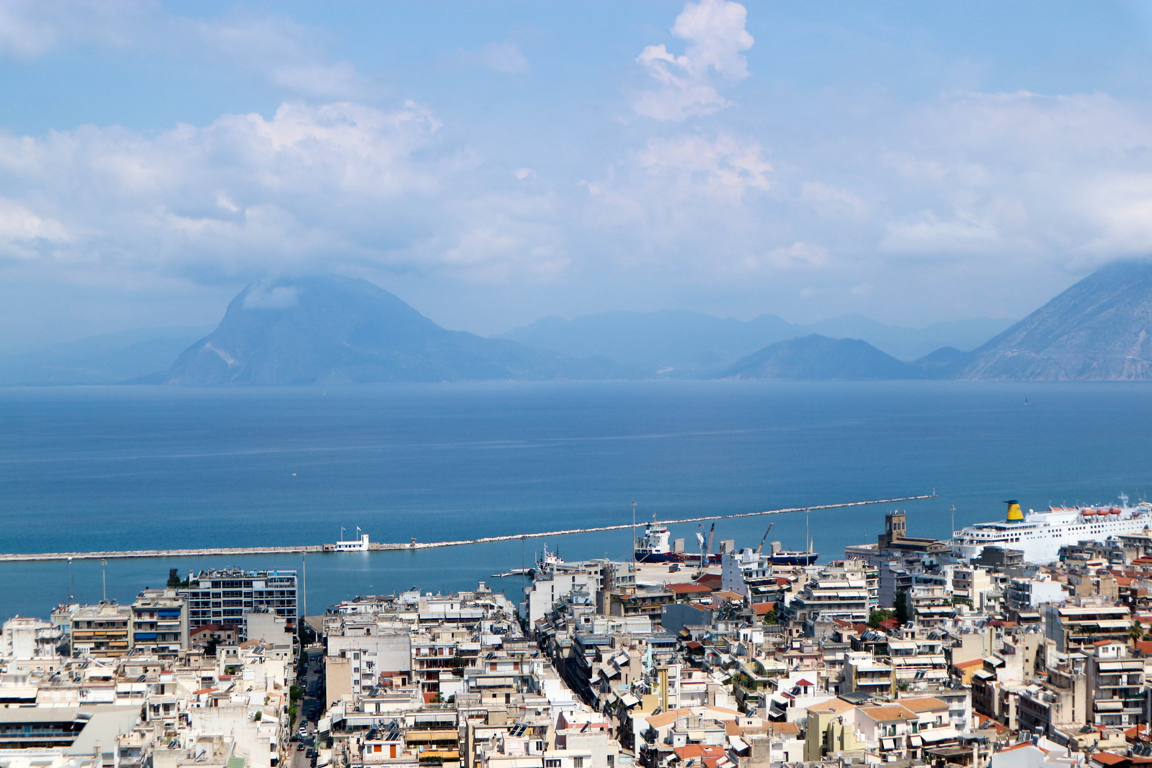 Fluege Patras - Blick auf Patras in Griechenland
