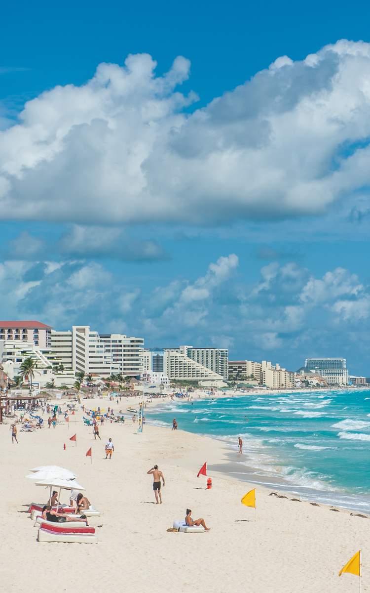 Flüge Cancun - Blick auf einen Karibikstrand in Cancun