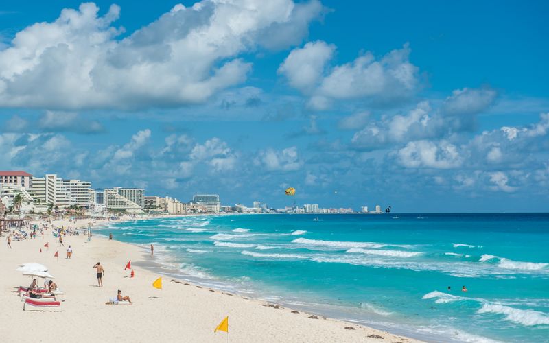 Flüge Cancun - Blick auf einen Karibikstrand in Cancun
