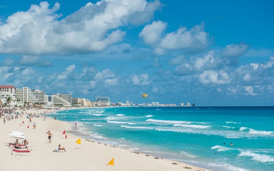 Flüge Cancun - Blick auf einen Karibikstrand in Cancun