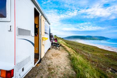 Campen Spanien - bietet Sonne, Strände, Kultur und Natur von den Küsten (Costa Brava, Blanca) bis zu den Bergen (Pyrenäen)