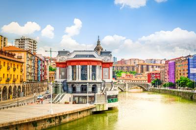 Bilbao - die eigentliche Hauptstadt des Baskenlandes und verfügt über ein Zentrum mit zahlreichen Wolkenkratzern