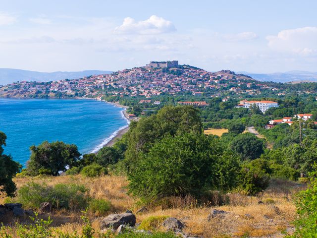 Fluege Lesbos - Blick auf Mithymna in Lesbos - Griechenland