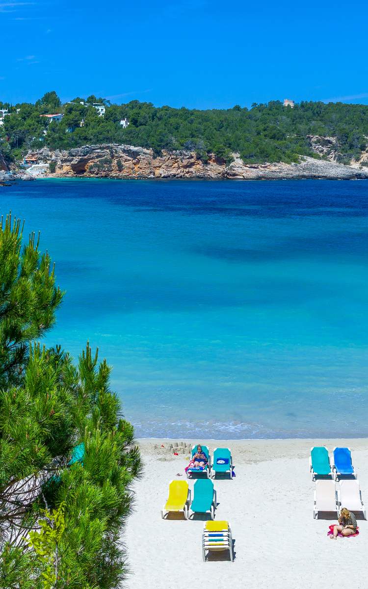 Der Strand von Cala Xarraca auf Ibiza
