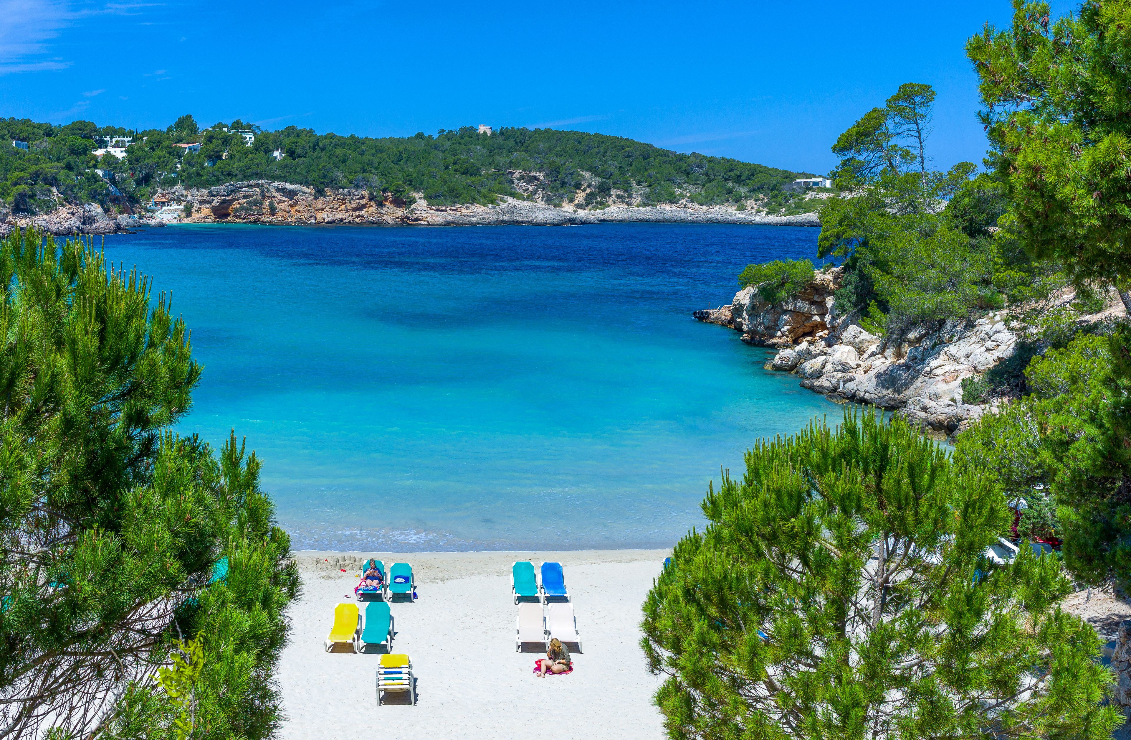 Der Strand von Cala Xarraca auf Ibiza