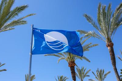 blaue Flagge - internationales Gütesiegel der Umweltstiftung FEE für hervorragende Wasserqualität, Umweltmanagement, Sicherheit und Service