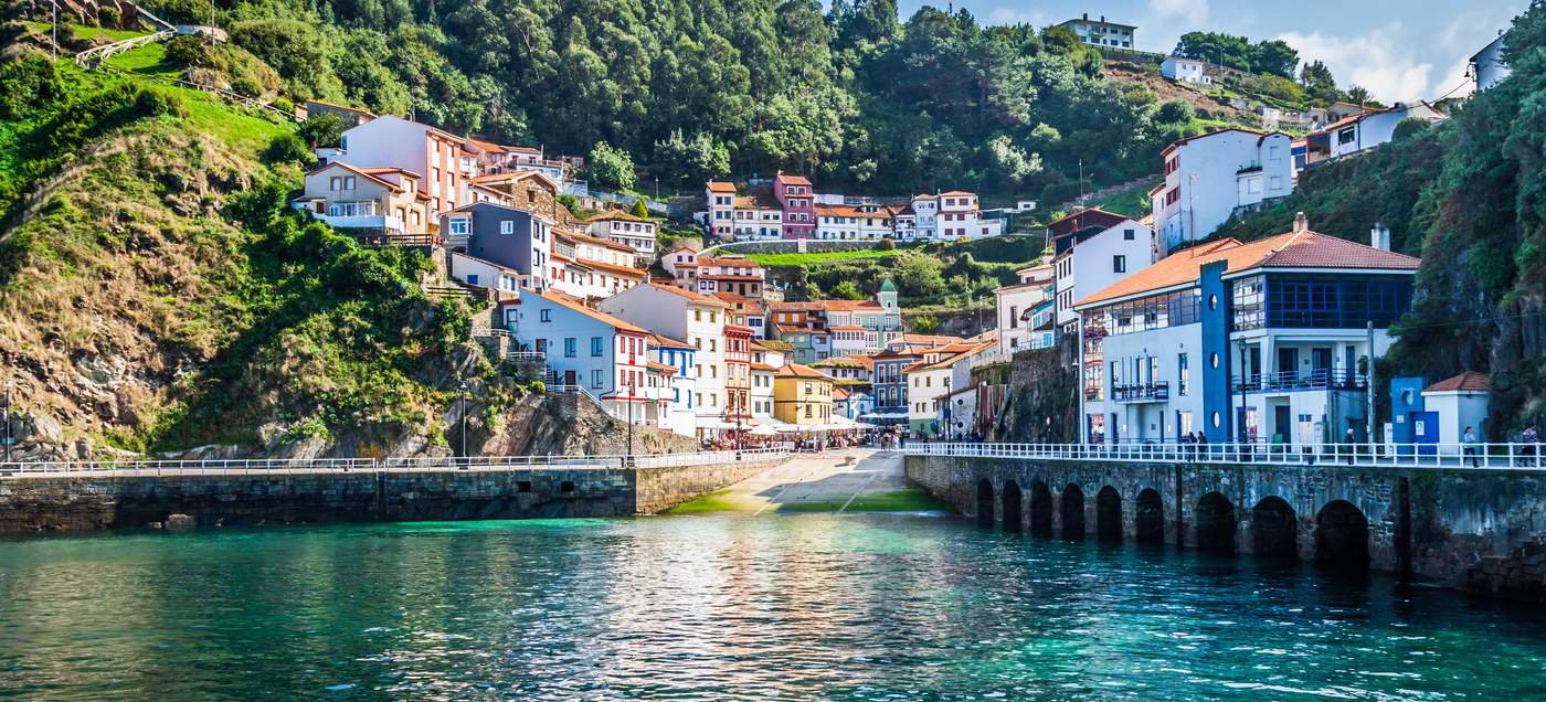 Asturien - ein Paradies für Naturliebhaber mit schroffen Küsten (Costa Verde), dem imposanten Picos de Europa Nationalpark und einer Hauptstadt mit reichem UNESCO-Weltkulturerbe (Oviedo)
