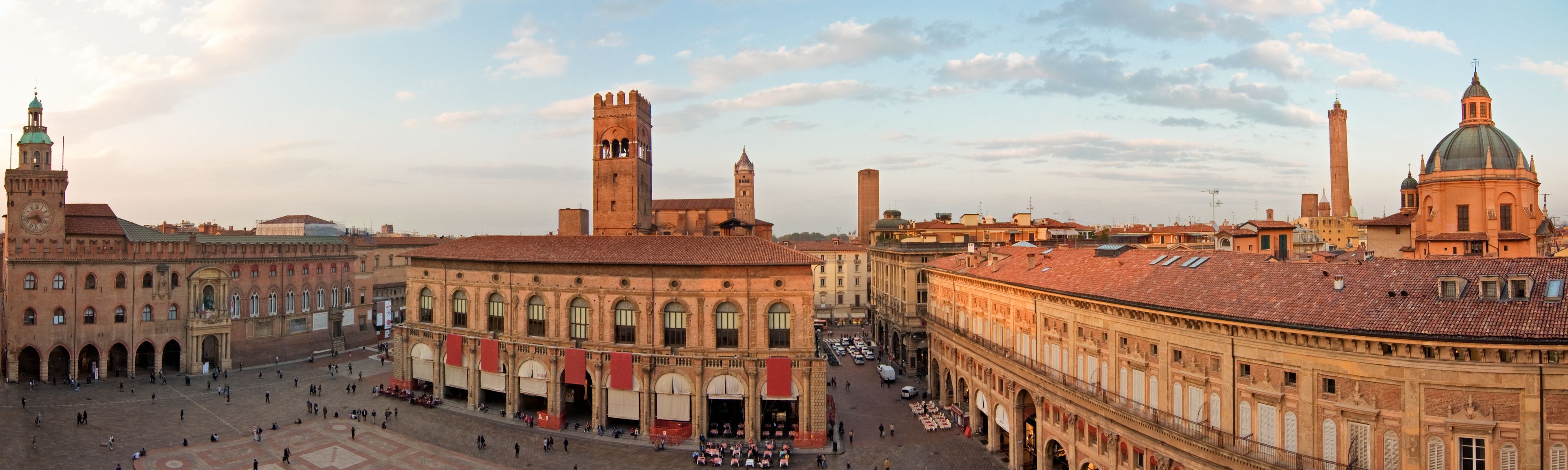Fluege Bologna - Blick auf den Piazza Maggiore in Bologna