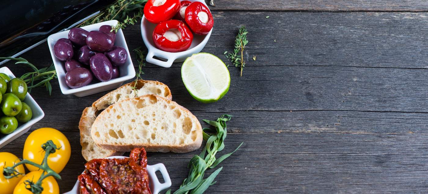 Genussreisen - Tapas-Bars, Weinregionen (Rioja, Priorat), Olivenhainen und lokalen Märkten