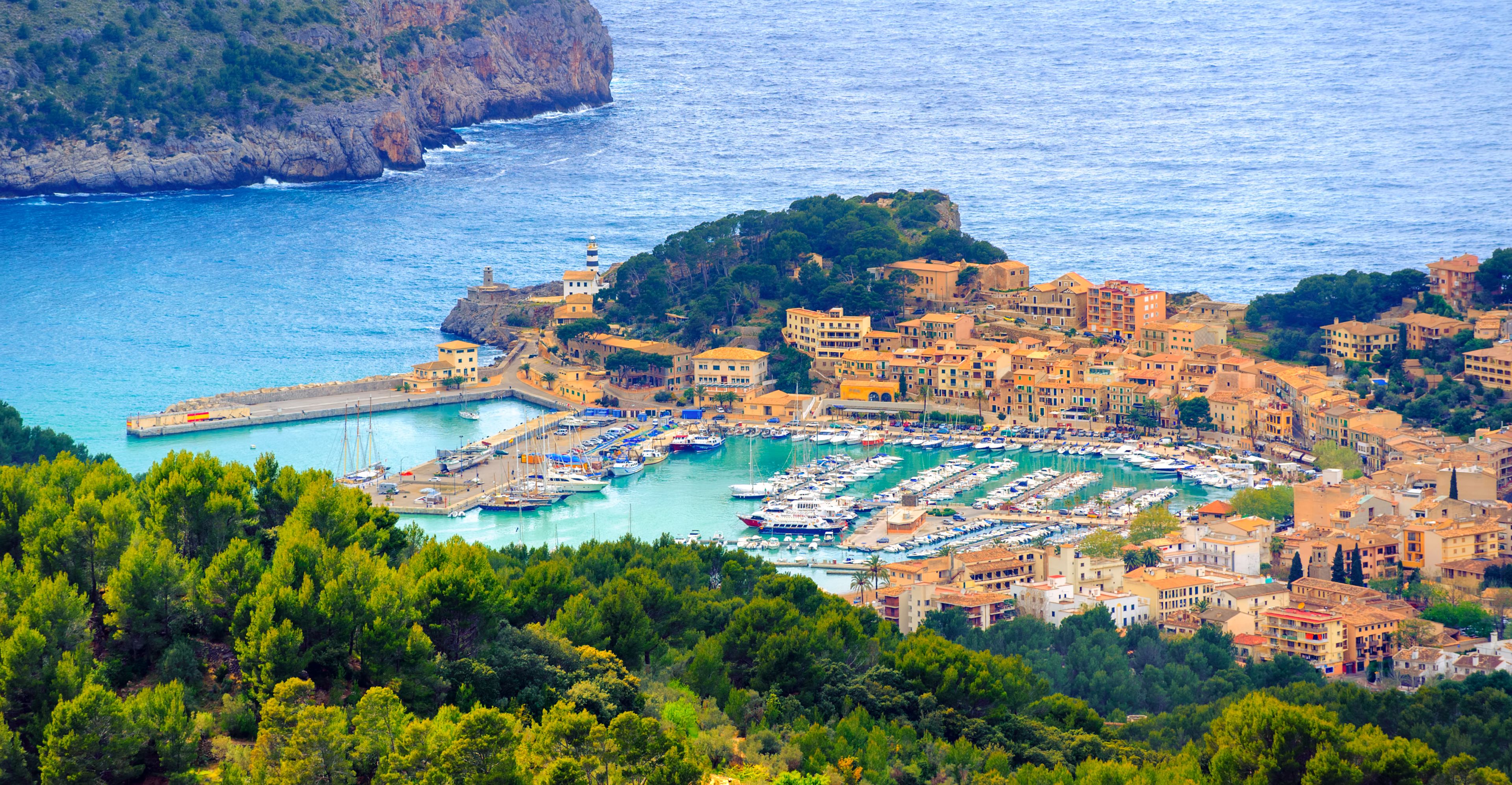 Fluege Mallorca - Blick auf Port de Soller