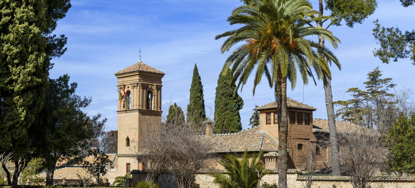 Paradores - eine staatliche spanische Hotelkette, die luxuriöse Unterkünfte in historischen Gebäuden wie Burgen, Klöstern und Palästen anbietet