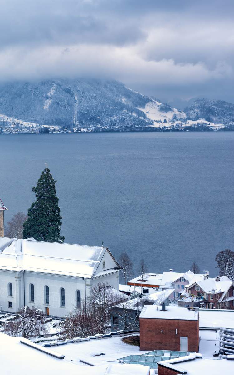 Schnee und Glaette am Flughafen - Tipps zum umbuchen und alternative Airports.