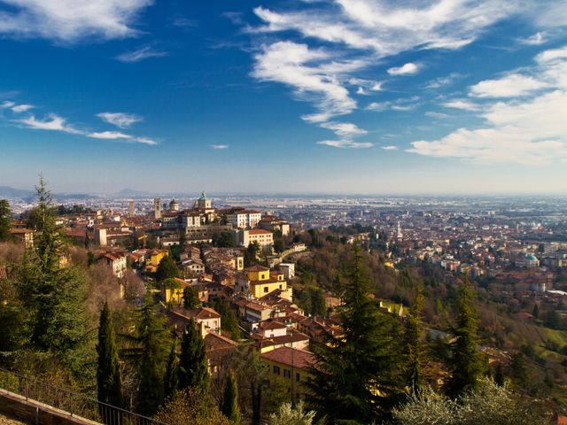 Fluege Bergamo - Schöner Blick auf die Stadt Bergamo