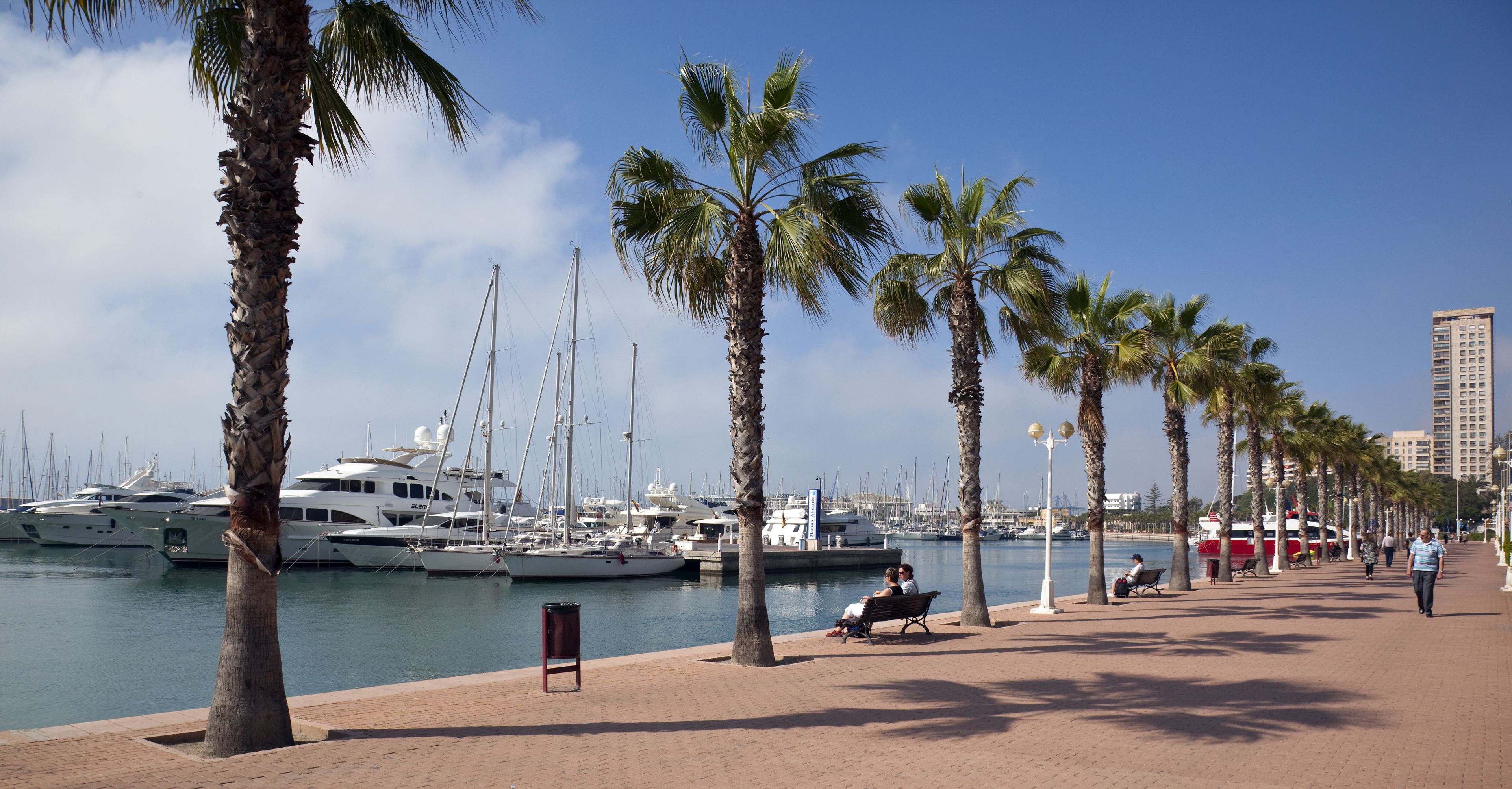 Die Stadt Alicante an der Costa Blanca in Spanien