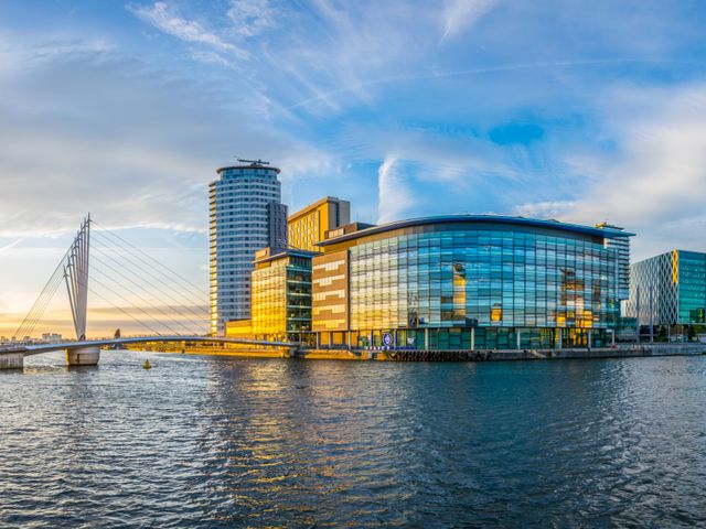 Fluege Manchester - Blick auf das Lowry Theater und Mediacity in Manchester England