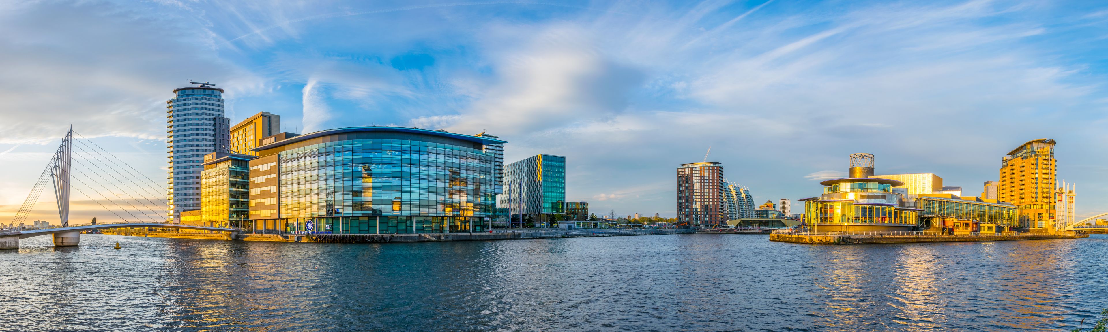 Fluege Manchester - Blick auf das Lowry Theater und Mediacity in Manchester England