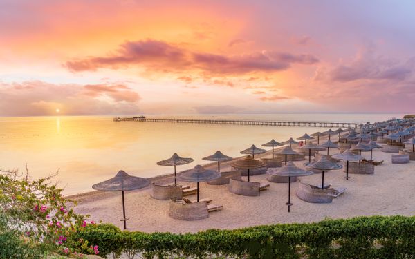 Fluege Marsa Alam - Blick auf einen Strand in Marsa Alam Ägypten