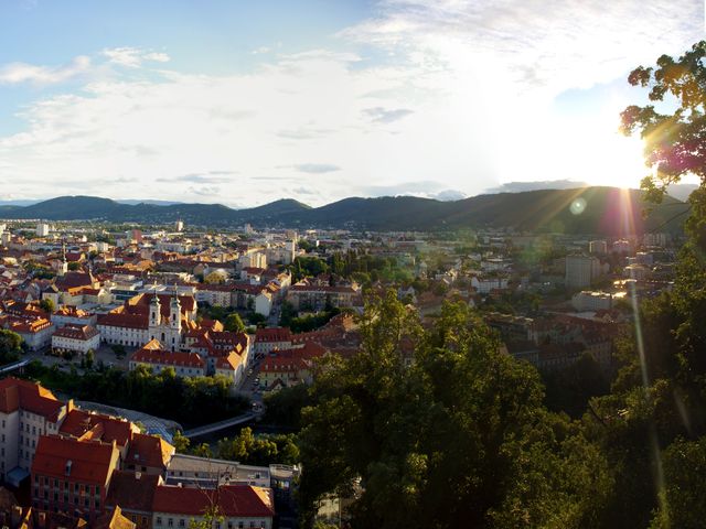 Flüge Graz - Blick auf die Stadt Graz in Österreich