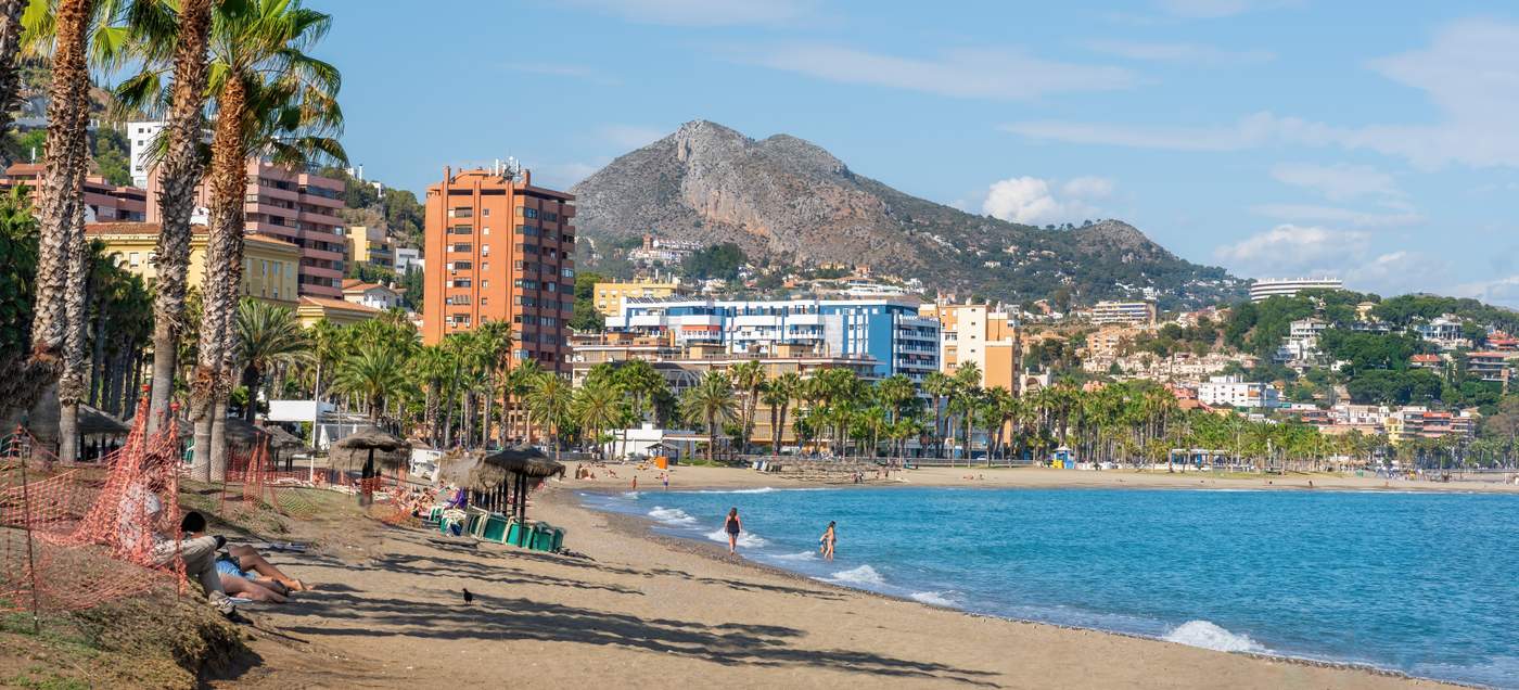 Der Malagueta Strand in Malaga in Andalusien.