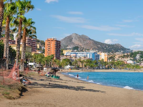 Der Malagueta Strand in Malaga in Andalusien.