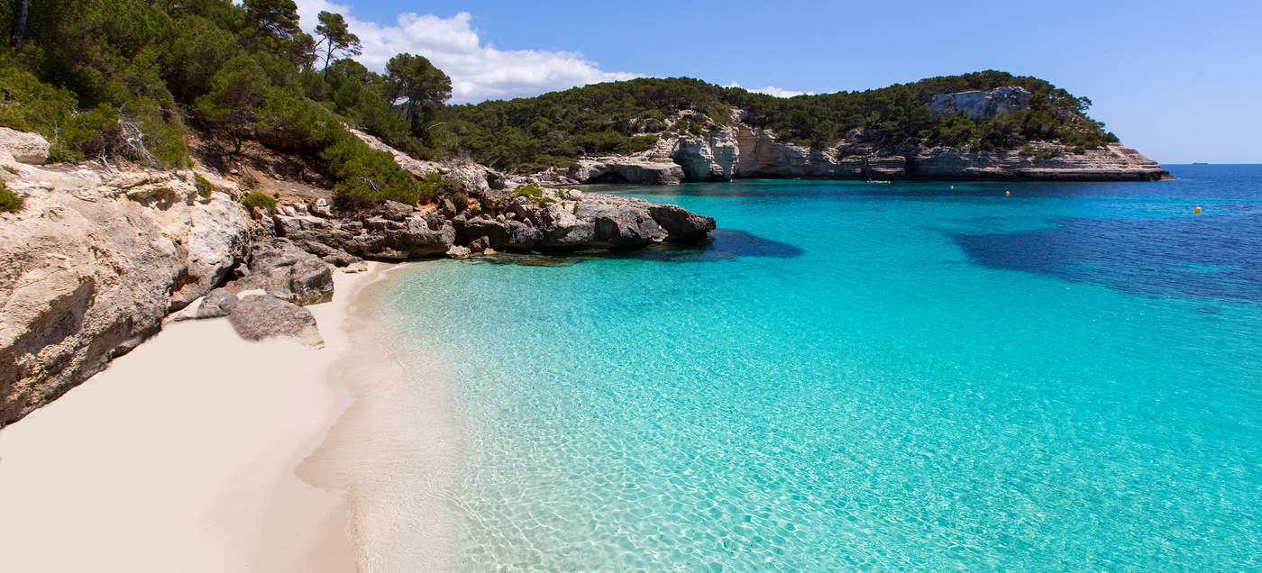 Menorca - ruhigeres, naturbelassenes Paradies, bekannt für türkisfarbene Buchten (Calas), weiße Sandstrände und das UNESCO-Biosphärenreservat