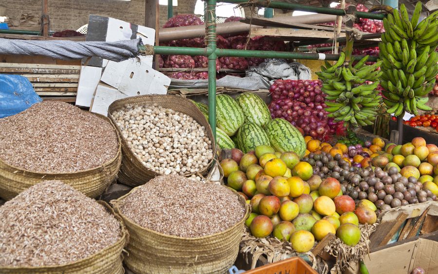Fluege nach Mombasa buchen. Blick auf einen Markt in Mombasa.