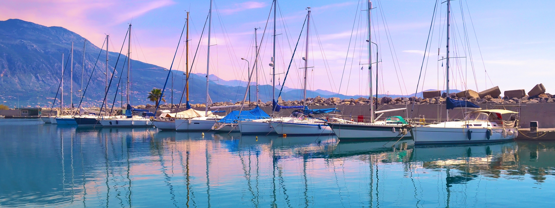 Der Hafen von Kalamata auf den Peloponnes in Griechenland