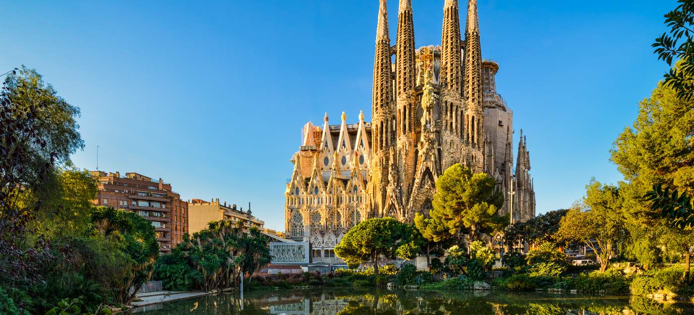 Spanien Urlaub - vielseitiges Urlaubsziel, das für sonniges Wetter, traumhafte Strände (Balearen, Kanaren, Costa del Sol/Brava), mediterrane Küche (Tapas, Paella) und reiche Kultur bekannt ist