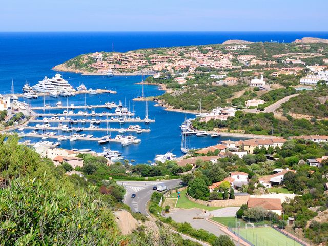 Flüge Olbia - Blick auf den Hafen Porto Cervo Marina in Sardinien