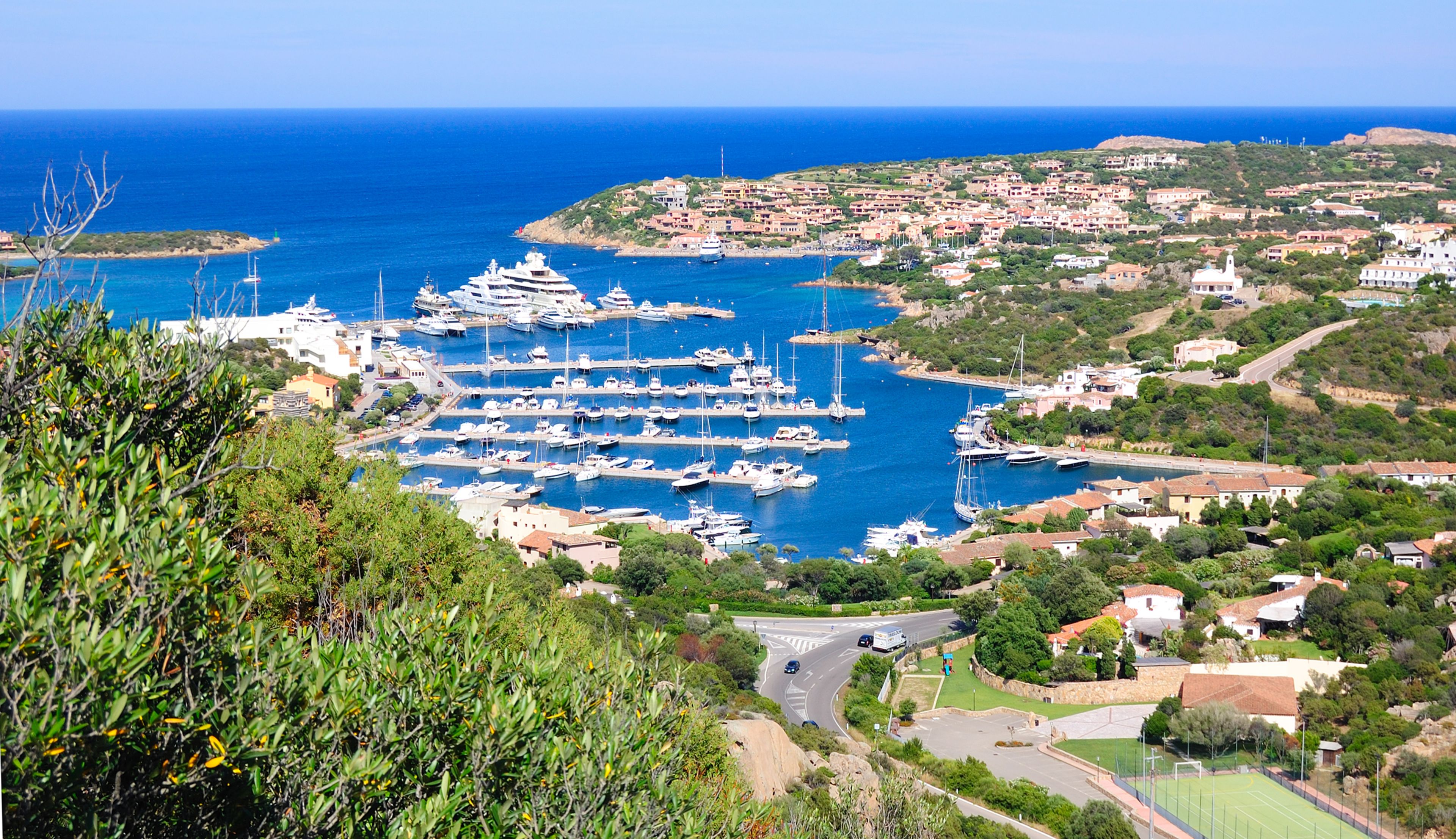 Flüge Olbia - Blick auf den Hafen Porto Cervo Marina in Sardinien