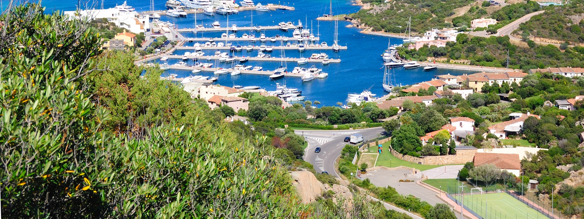 Flüge Olbia - Blick auf den Hafen Porto Cervo Marina in Sardinien