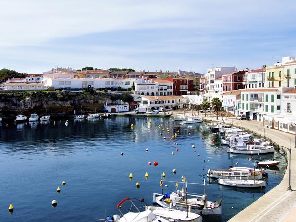 Hafen von Es Castell auf Menorca