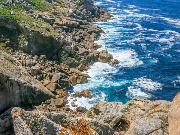 Cabo Prior - beeindruckende Landzunge, die sich in das Meer erstreckt und ein beliebtes Ziel für Wanderungen und Naturliebhaber ist