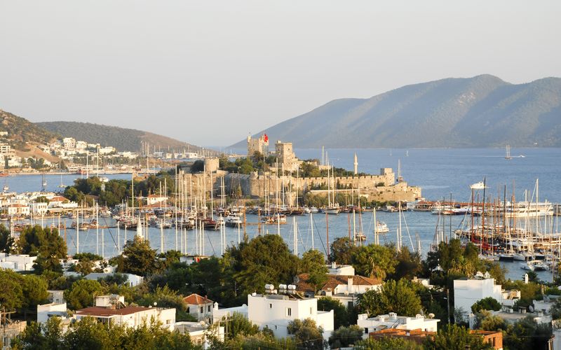 Flüge ab Bremen buchen - Flugplan 2026 nach Bodrum, Wien und Kreta mit Deal-Tipps.