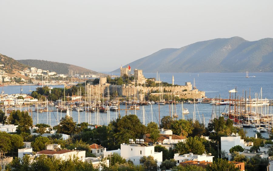 Flüge ab Bremen buchen - Flugplan 2026 nach Bodrum, Wien und Kreta mit Deal-Tipps.