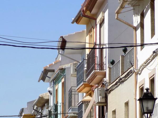 Benamejí - ist von Getreide- und Olivenfeldern umgeben, wobei der Fluss Genil die lehmigen Böden durchquert