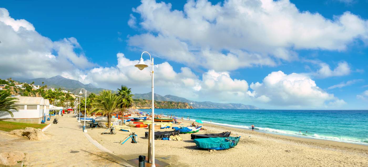Nerja Strand in der Màlaga-Provinz an der Costa del Sol in Andalusien.