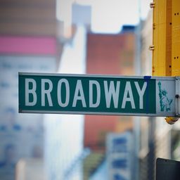Flüge New York - Straßenschild vom Broadway in New York