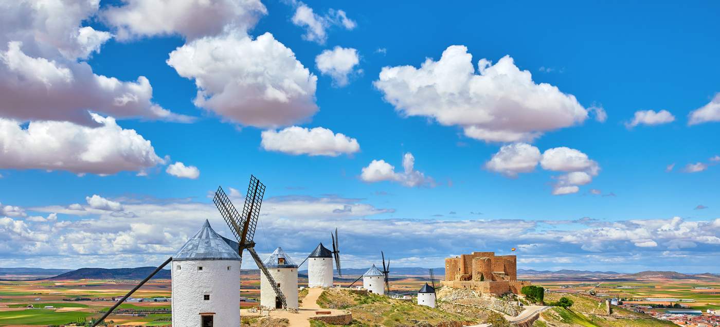 Consuegra - eine spanische Kleinstadt in der Provinz Toledo, bekannt für ihre Windmühlen auf dem Cerro Calderico und die Burg Castillo de la Muela