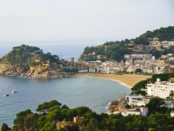Schöner Blick auf Tossa de Mar an der Costa Brava.