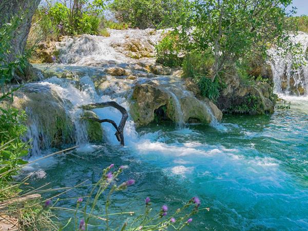 Lagunas de Ruidera - eine Kette von 15 Seen im Herzen der spanischen Hochebene La Mancha in Kastilien-La Mancha, die eine Fläche von 3.772 Hektar umfasst