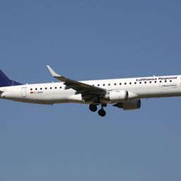 Bei der Fluggesellschaft Lufthansa und Cityline droht ein Streik des Kabinenpersonal.