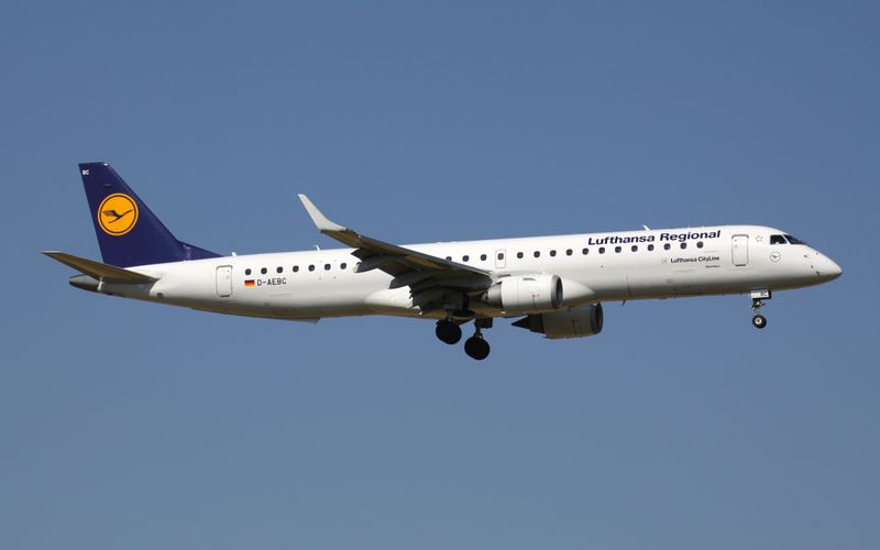 Bei der Fluggesellschaft Lufthansa und Cityline droht ein Streik des Kabinenpersonal.