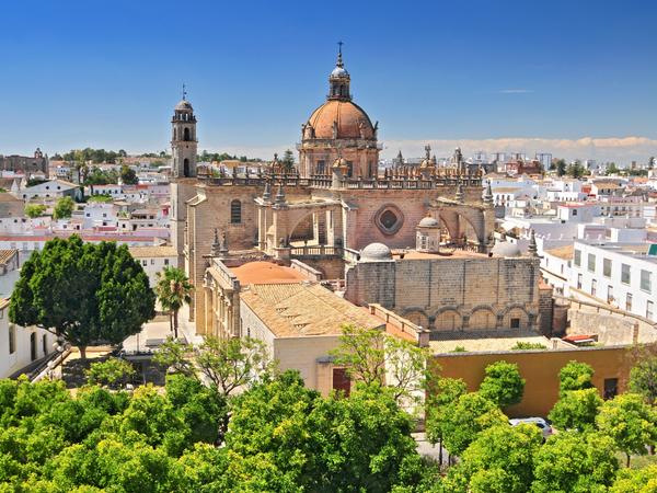 Jerez de la Frontera - bietet eine Mischung aus historischer Architektur, darunter den Alcázar und die Kathedrale, und typisch andalusischem Flair