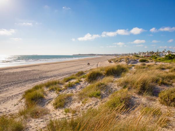 La Barrosa - befindet sich etwa 7 Kilometer südwestlich vom Zentrum von Chiclana de la Frontera und ist Teil der Gemeinde Chiclana de la Frontera in der Provinz Cádiz