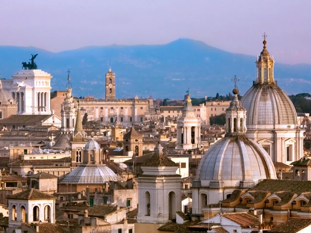 Fluege Rom - Blick über die Ewige Stadt Rom in Italien