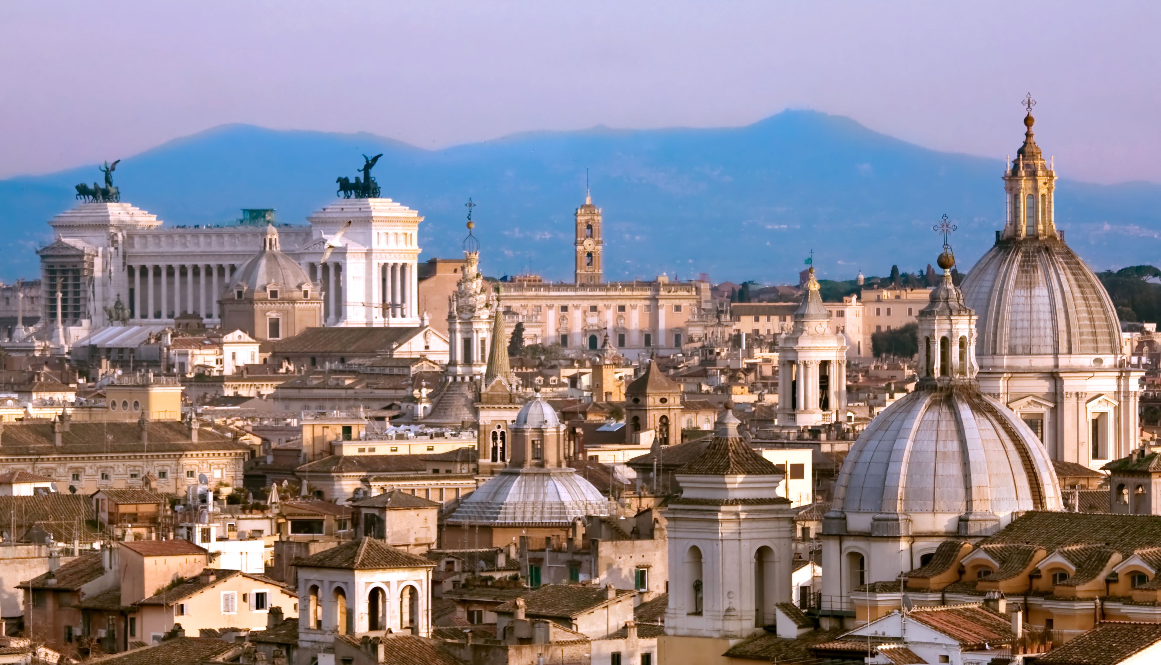 Fluege Rom - Blick über die Ewige Stadt Rom in Italien