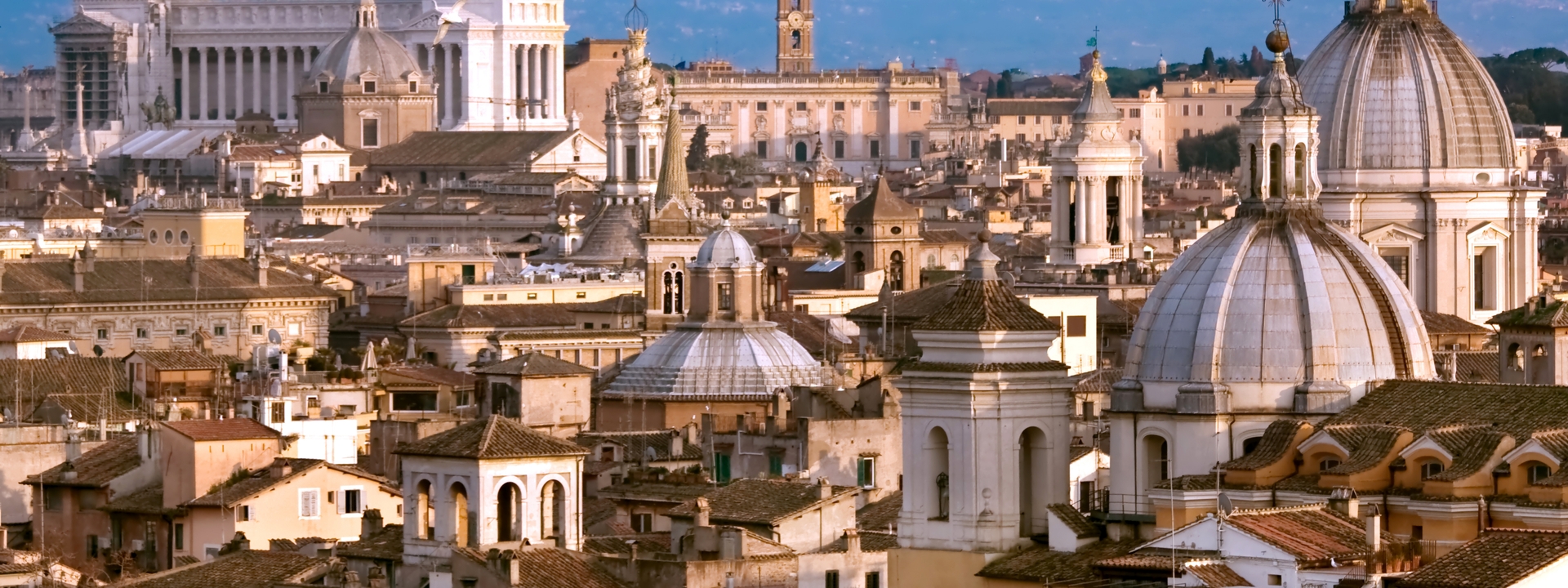 Fluege Rom - Blick über die Ewige Stadt Rom in Italien